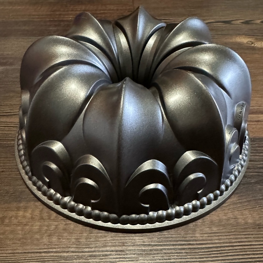 Nordic Ware 10 Cup Fleur De Lis Bundt Pan